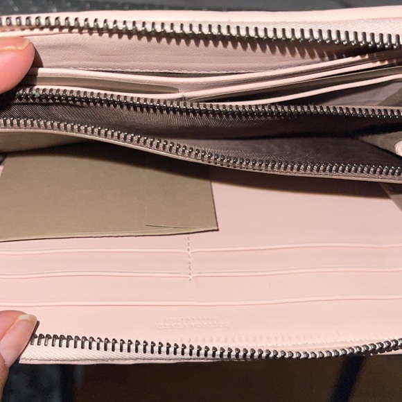 Bottega Veneta wallet pink excellent condition - Picture 9 of 9